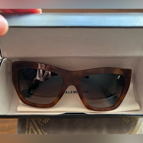 Balenciaga sunglasses - Picture 9 of 9